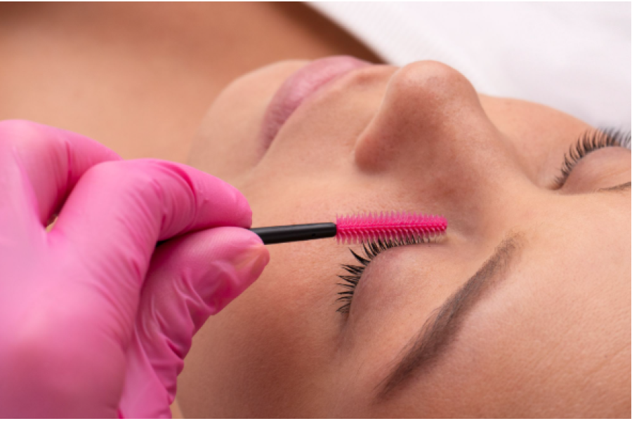 How to Remove Eyelash Glue Safely Without Damaging Lashes
